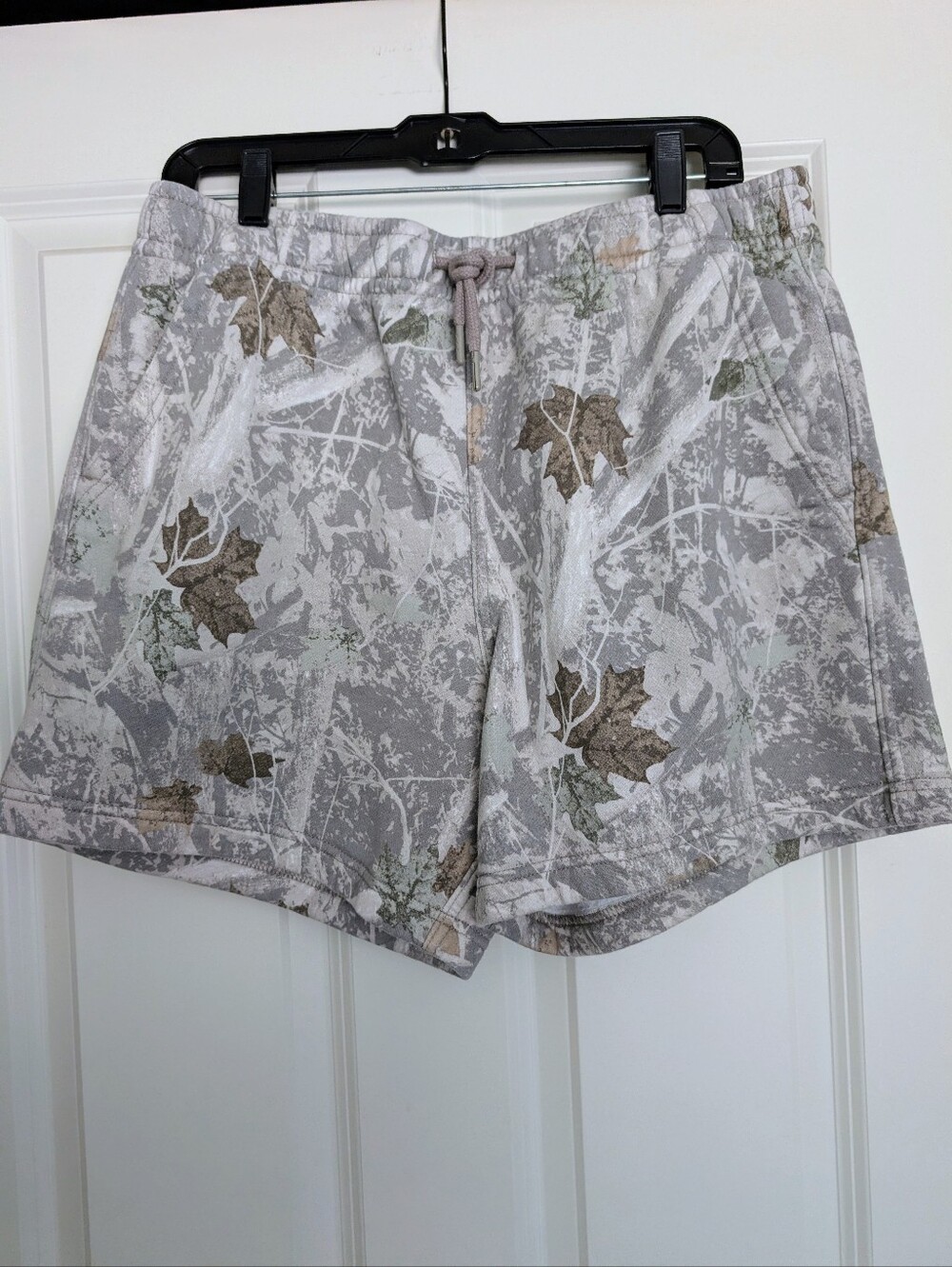 Abercrombie & Fitch Gray Leaf White Camo Fleece Shorts Men's Medium